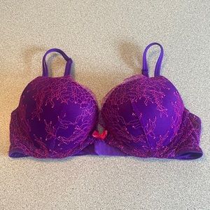 Victoria’s Secret Very Sexy Push-Up!